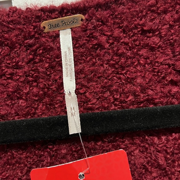 Free People Lofty V-neck NWT Oversized Cozy Chunky Sweater Wine Burgundy Medium - Picture 3 of 4